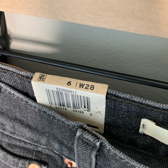 NWT Levi's wedgie skinny jean ravens wing fray hem - Picture 13 of 16